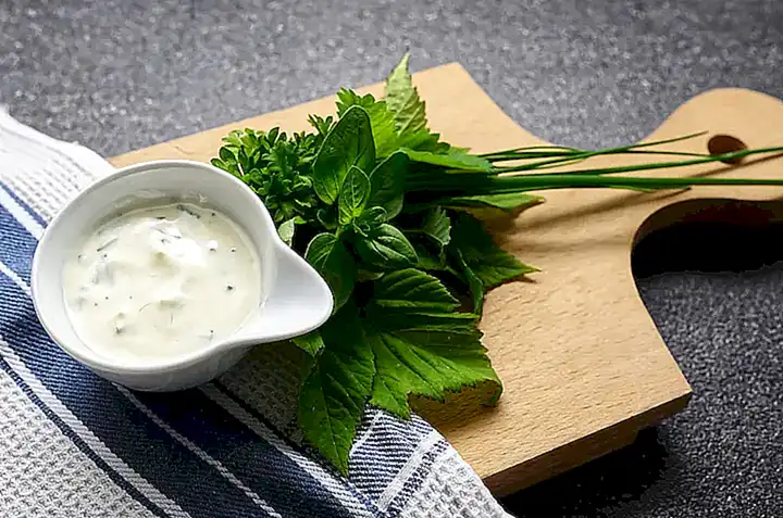 Accompaña con salsa