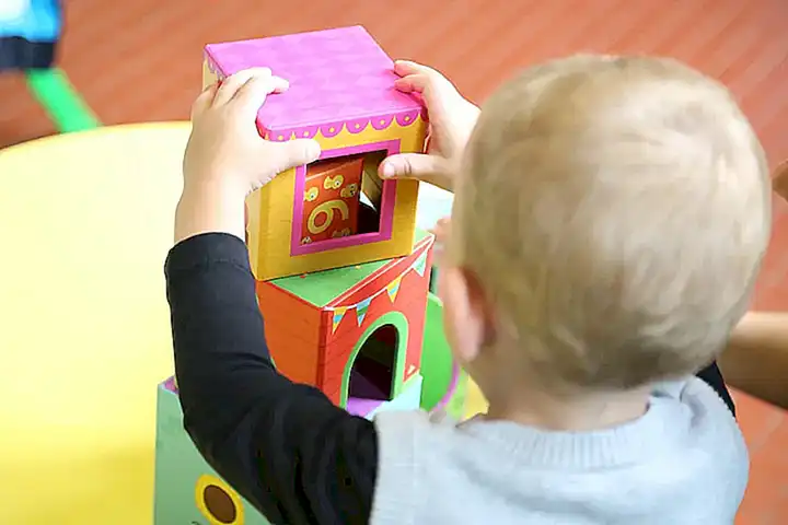 Diferencias clave: Guarderías vs. Escuelas Infantiles