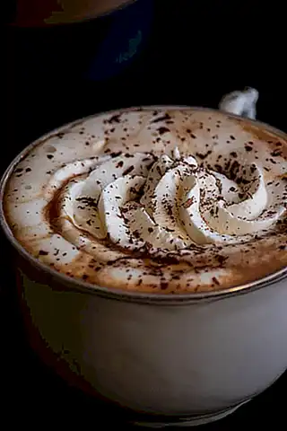 Disfrutar del chocolate a la taza