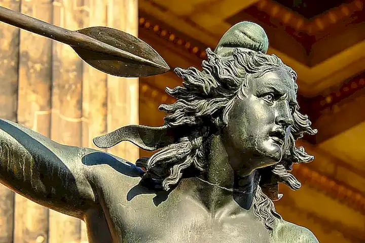 El uso del bronce y de la madera