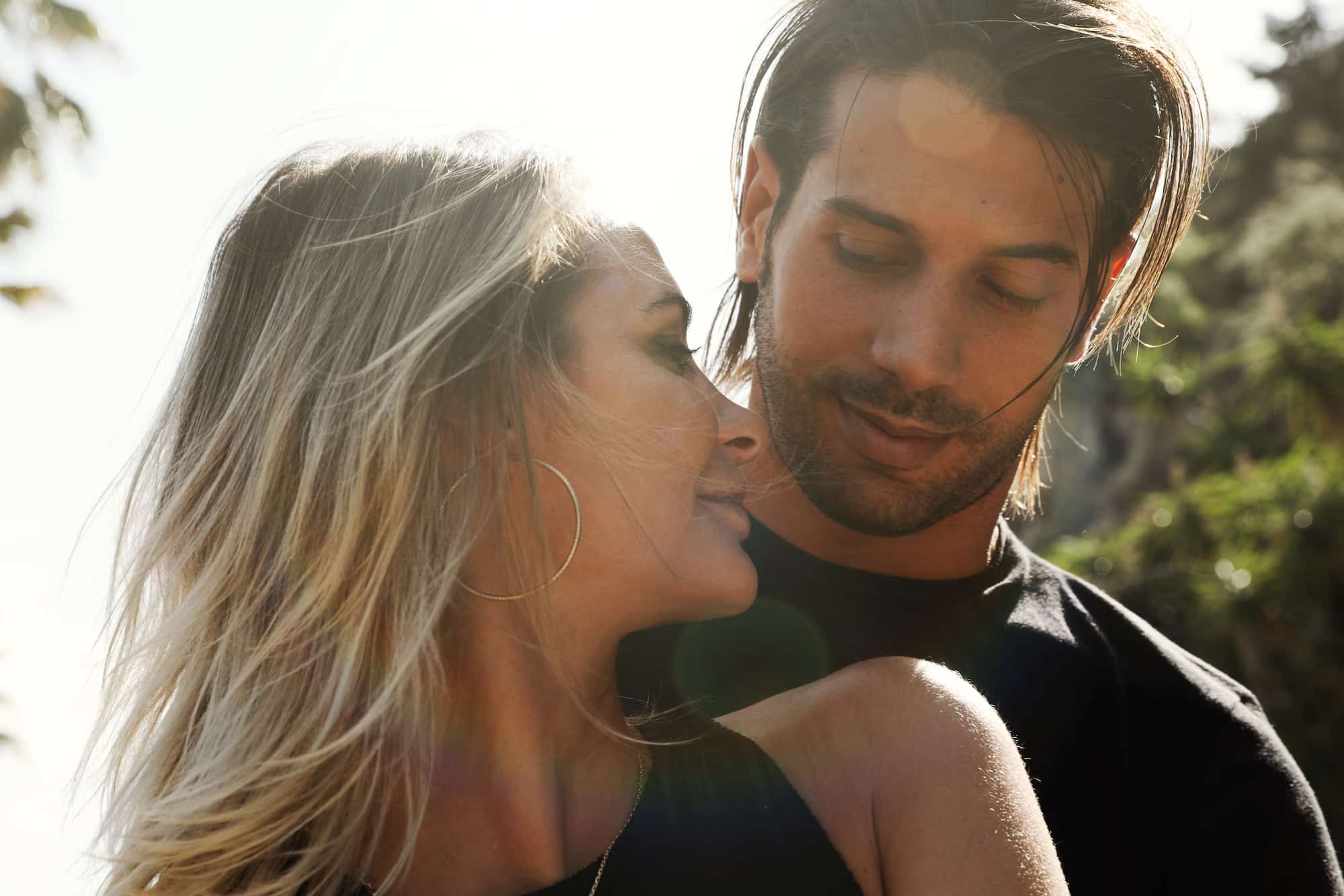 Hombre Acuario Mujer Aries: compatibilidad y claves para el amor