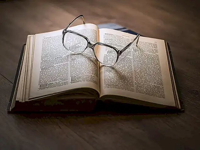 Revisión de textos y materiales literarios