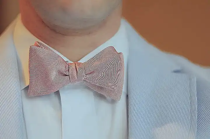 Vestido con lazo que realza la curvatura